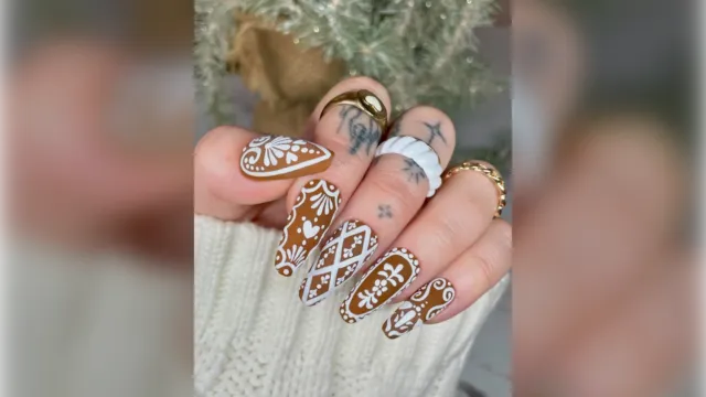 Cookie brown gingerbread nails with white icing patterns